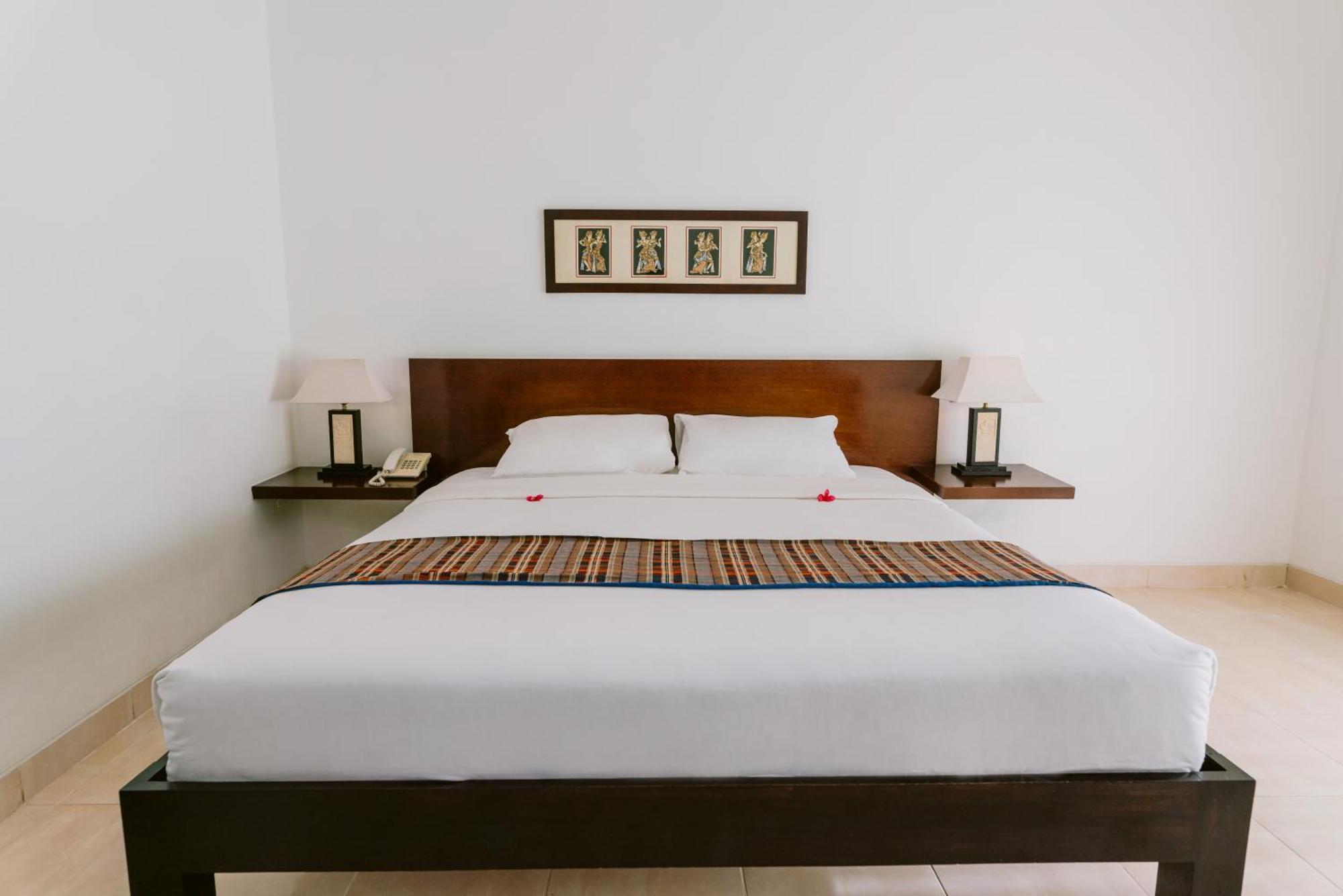 Legong Keraton Beach Hotel Чангу Экстерьер фото