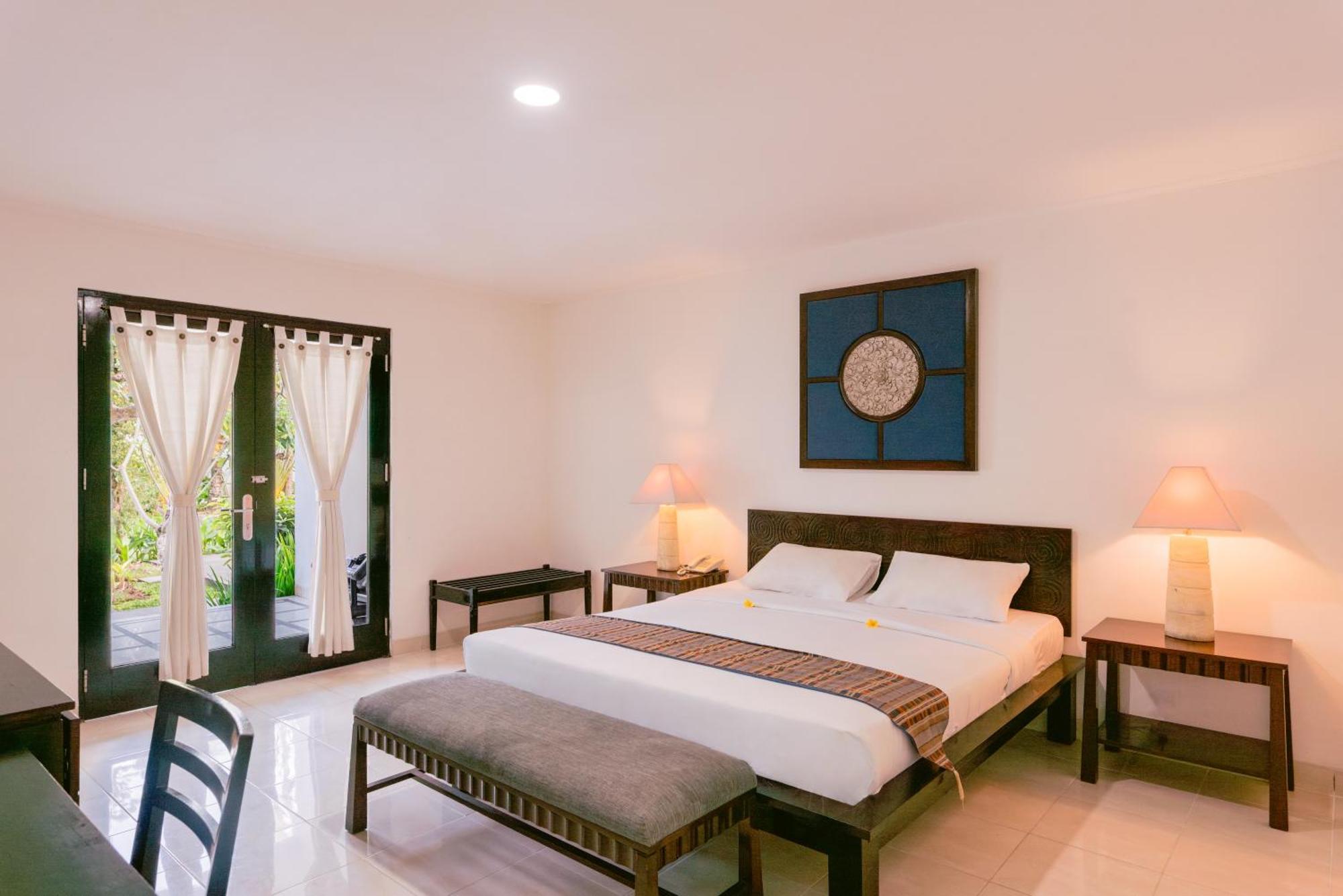 Legong Keraton Beach Hotel Чангу Экстерьер фото