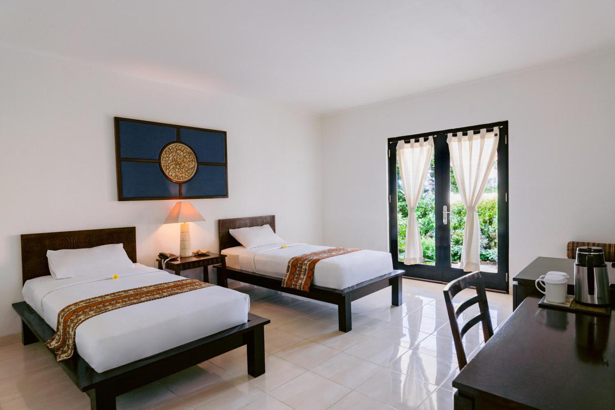 Legong Keraton Beach Hotel Чангу Экстерьер фото