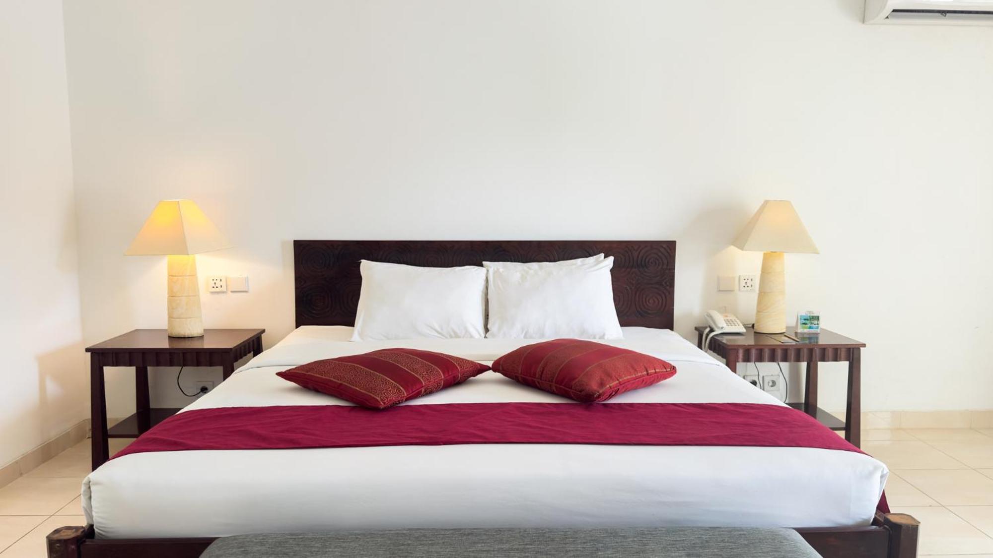 Legong Keraton Beach Hotel Чангу Экстерьер фото