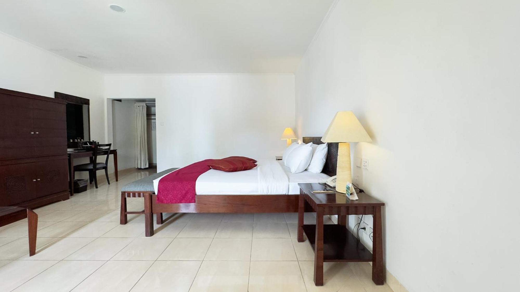 Legong Keraton Beach Hotel Чангу Экстерьер фото