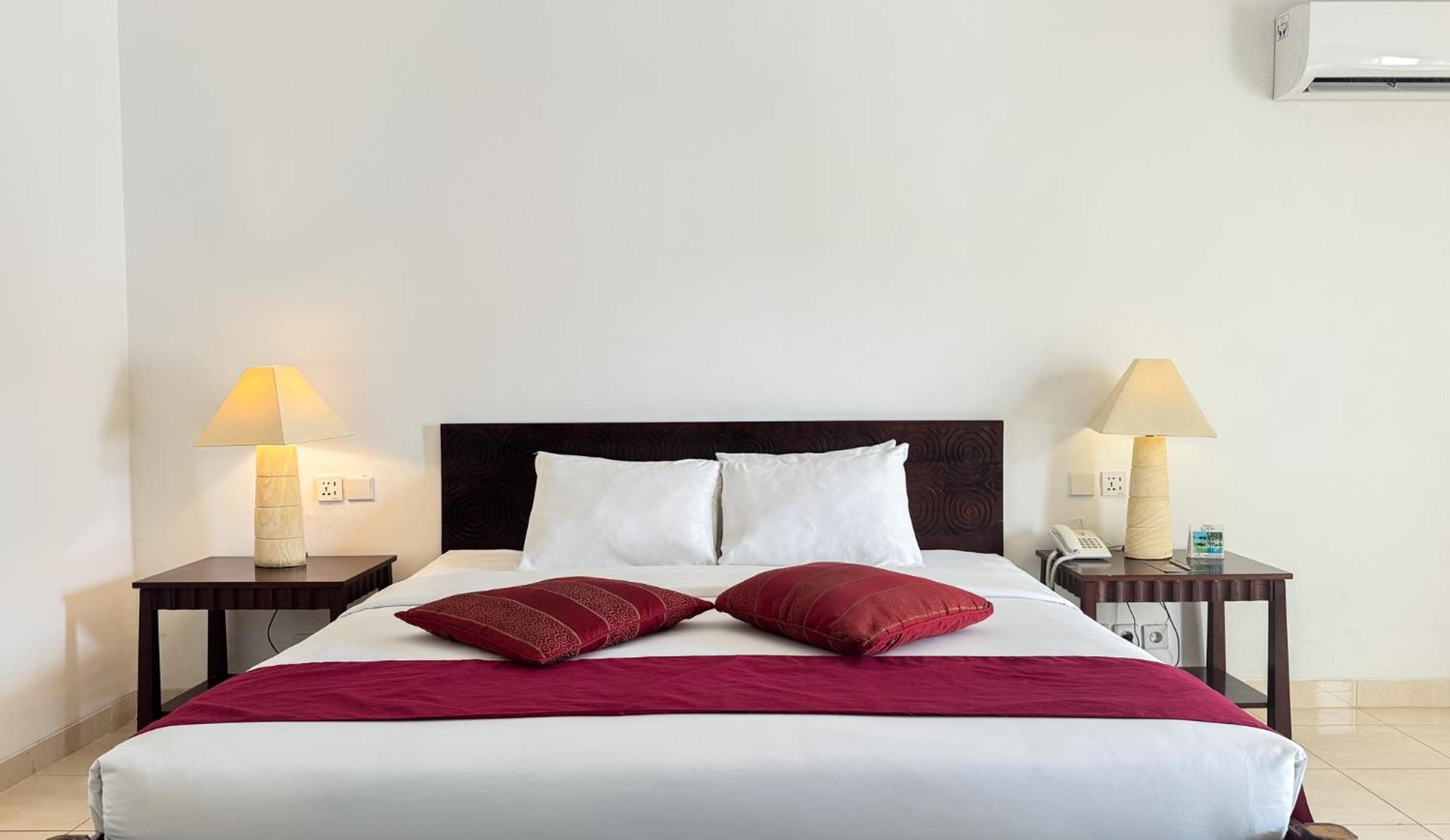 Legong Keraton Beach Hotel Чангу Экстерьер фото