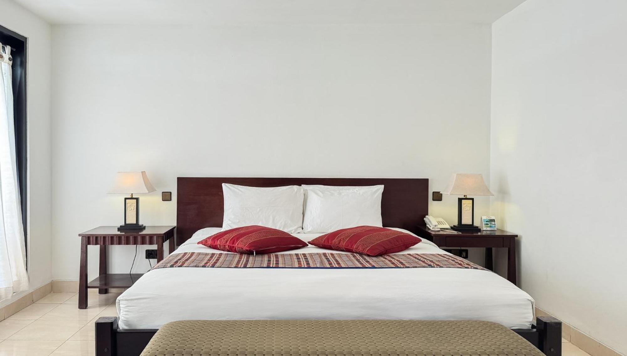 Legong Keraton Beach Hotel Чангу Экстерьер фото