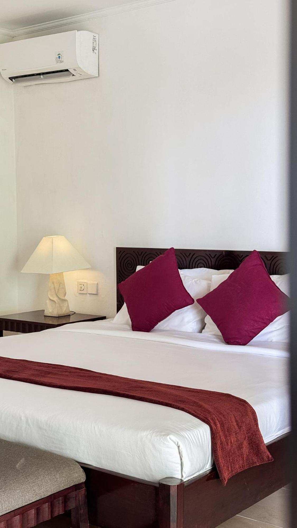 Legong Keraton Beach Hotel Чангу Экстерьер фото