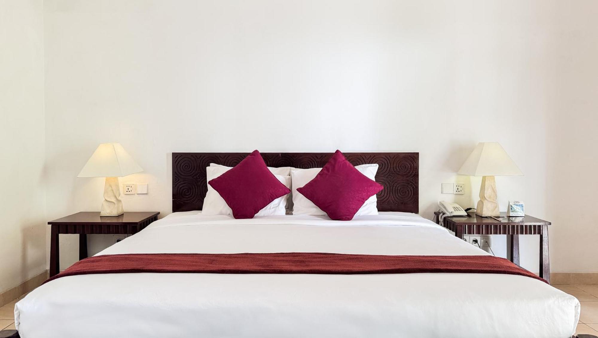 Legong Keraton Beach Hotel Чангу Экстерьер фото