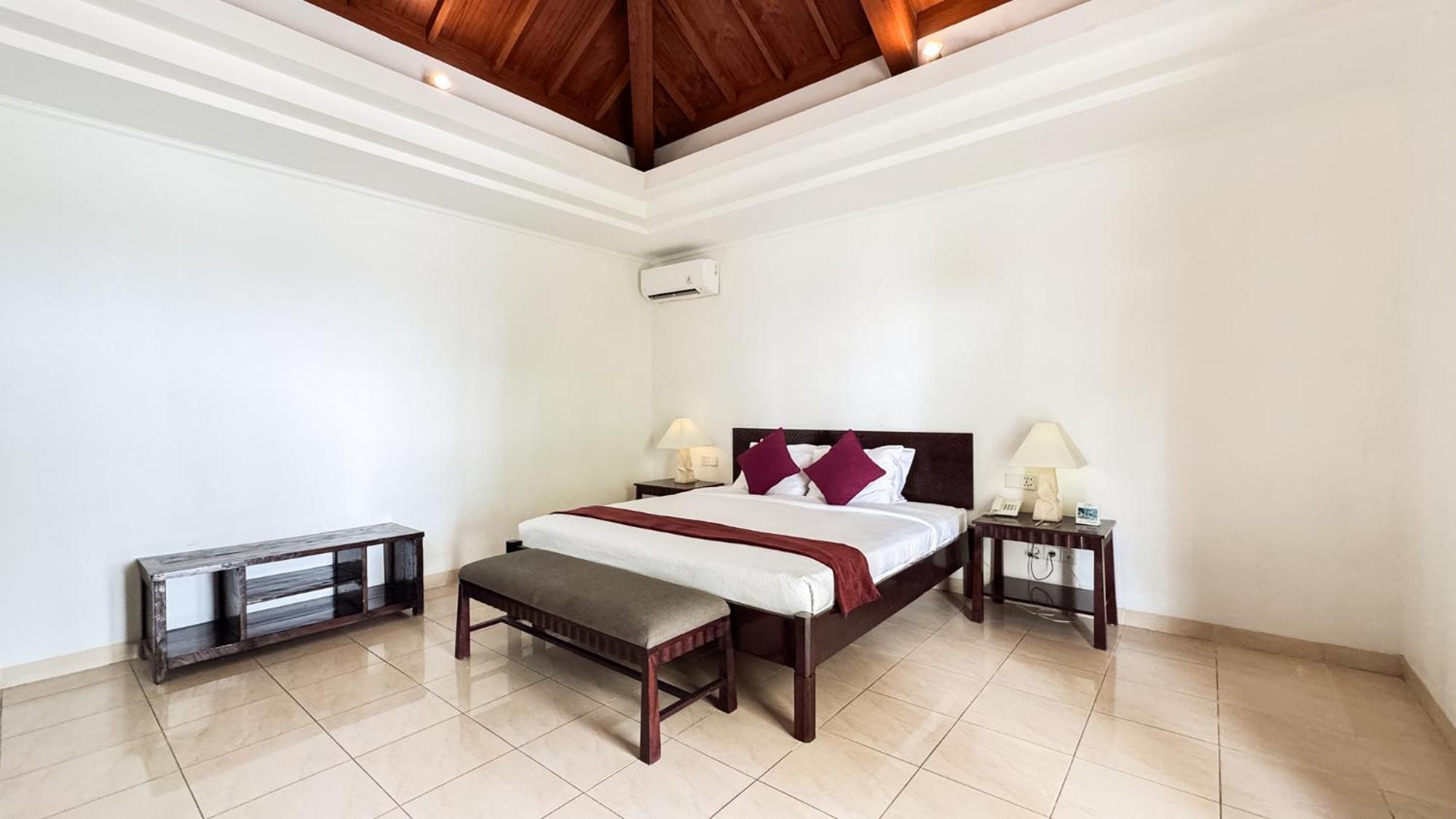 Legong Keraton Beach Hotel Чангу Экстерьер фото