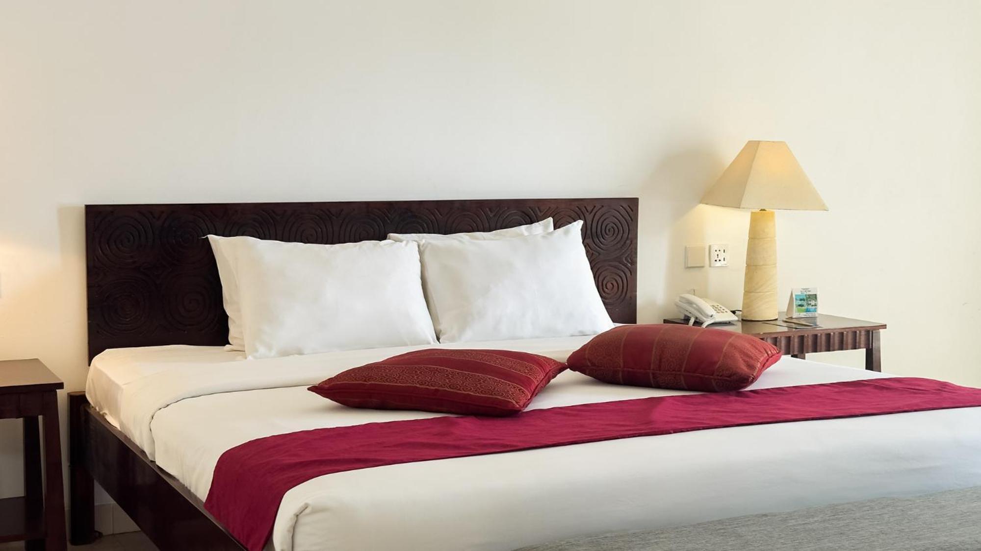 Legong Keraton Beach Hotel Чангу Экстерьер фото