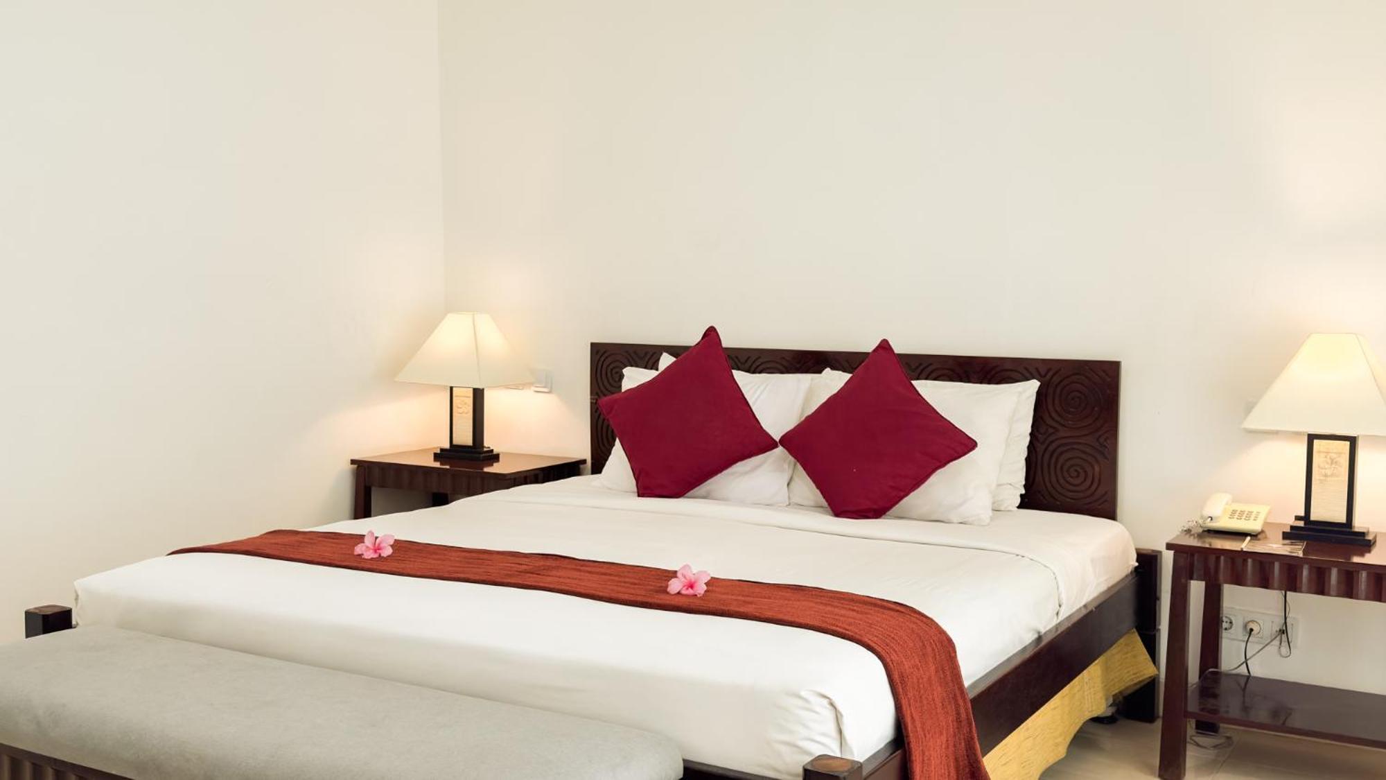 Legong Keraton Beach Hotel Чангу Экстерьер фото