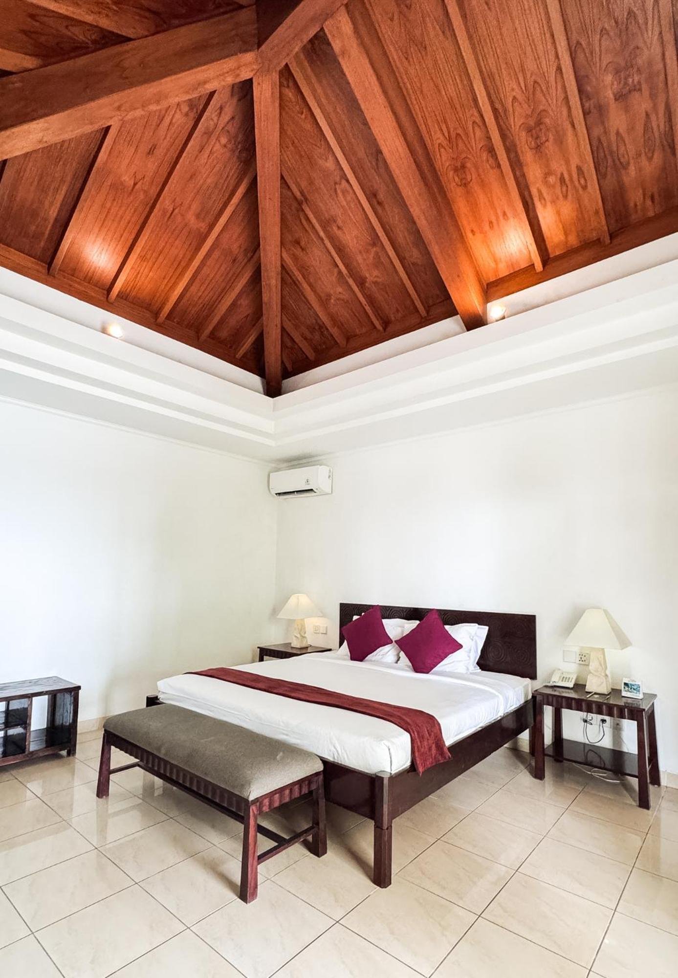 Legong Keraton Beach Hotel Чангу Экстерьер фото