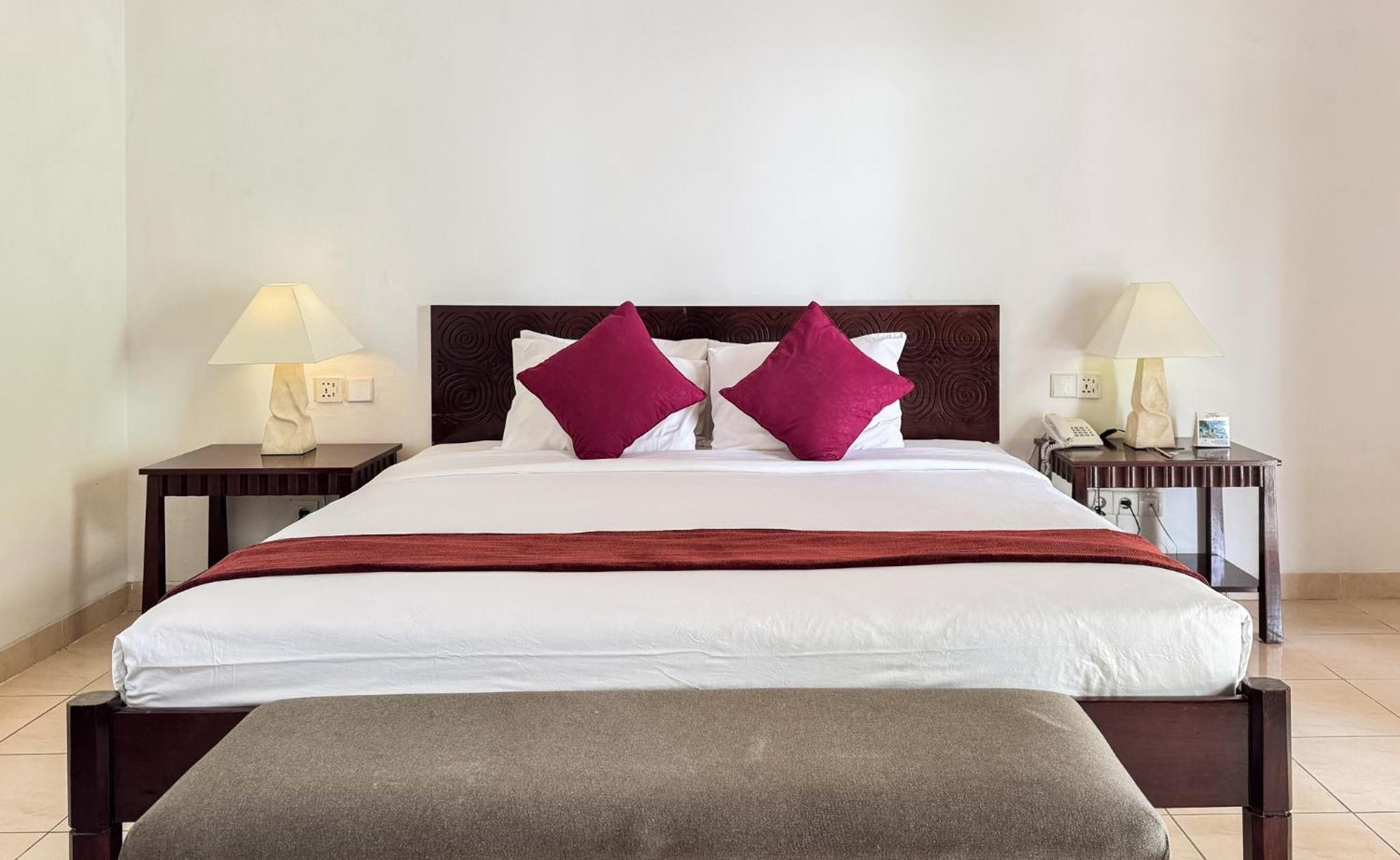 Legong Keraton Beach Hotel Чангу Экстерьер фото