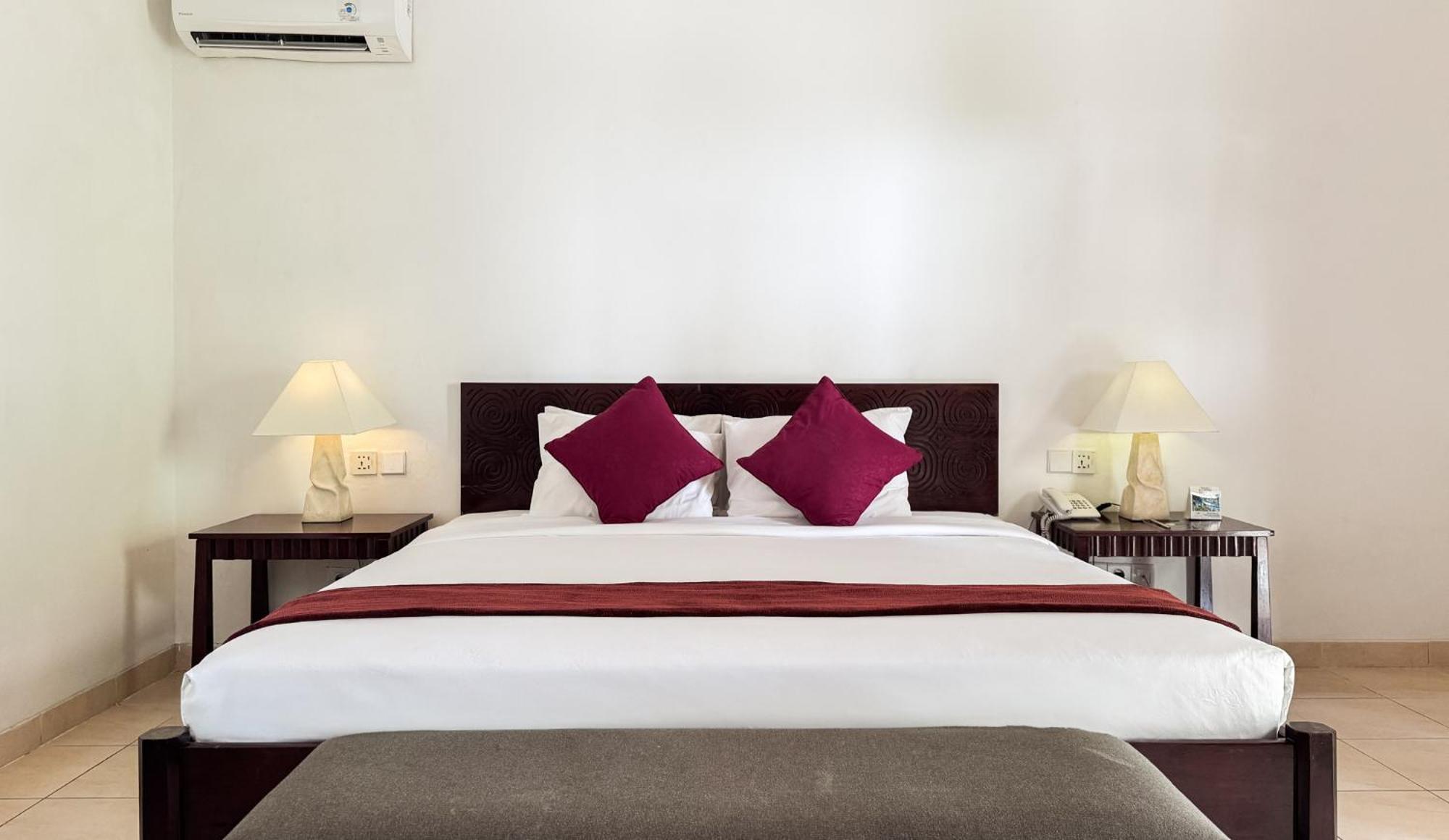 Legong Keraton Beach Hotel Чангу Экстерьер фото