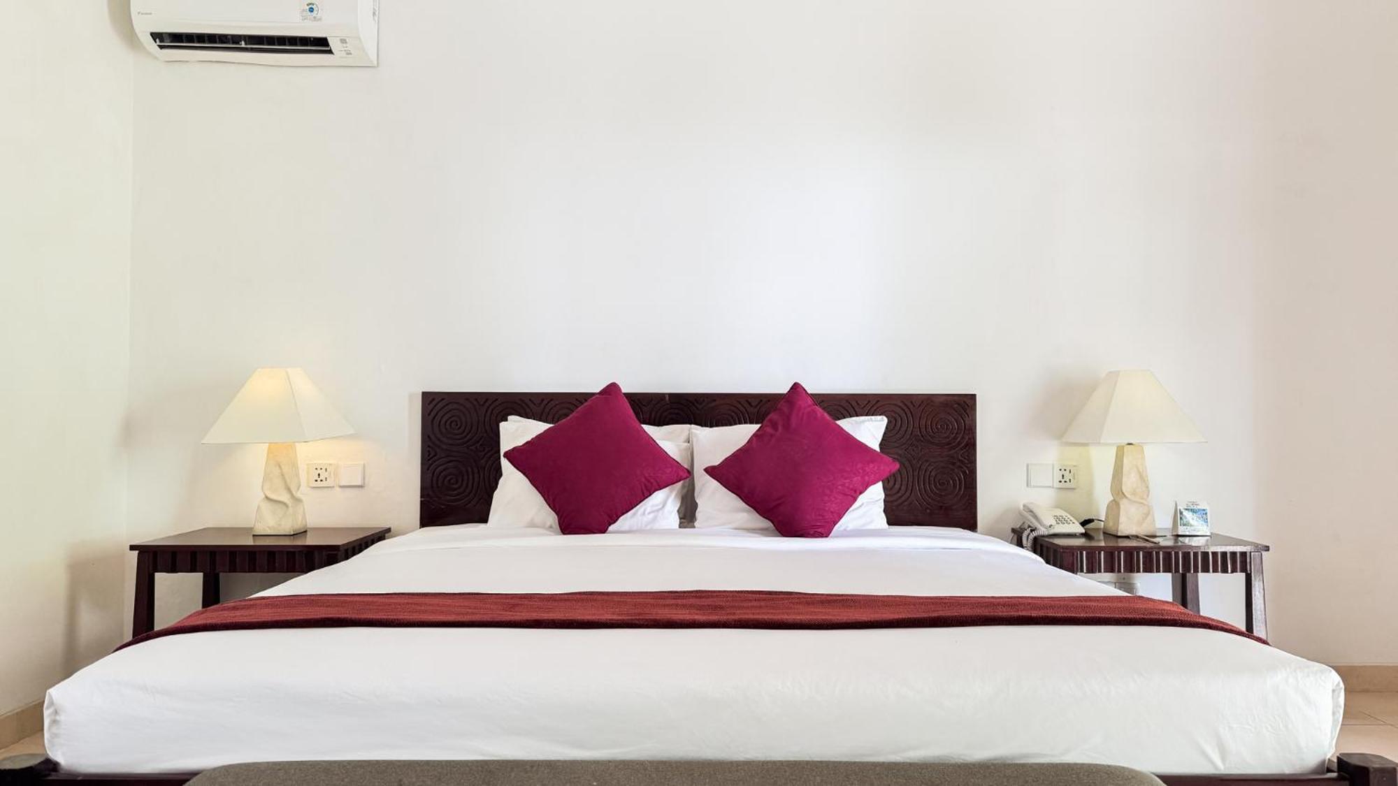 Legong Keraton Beach Hotel Чангу Экстерьер фото